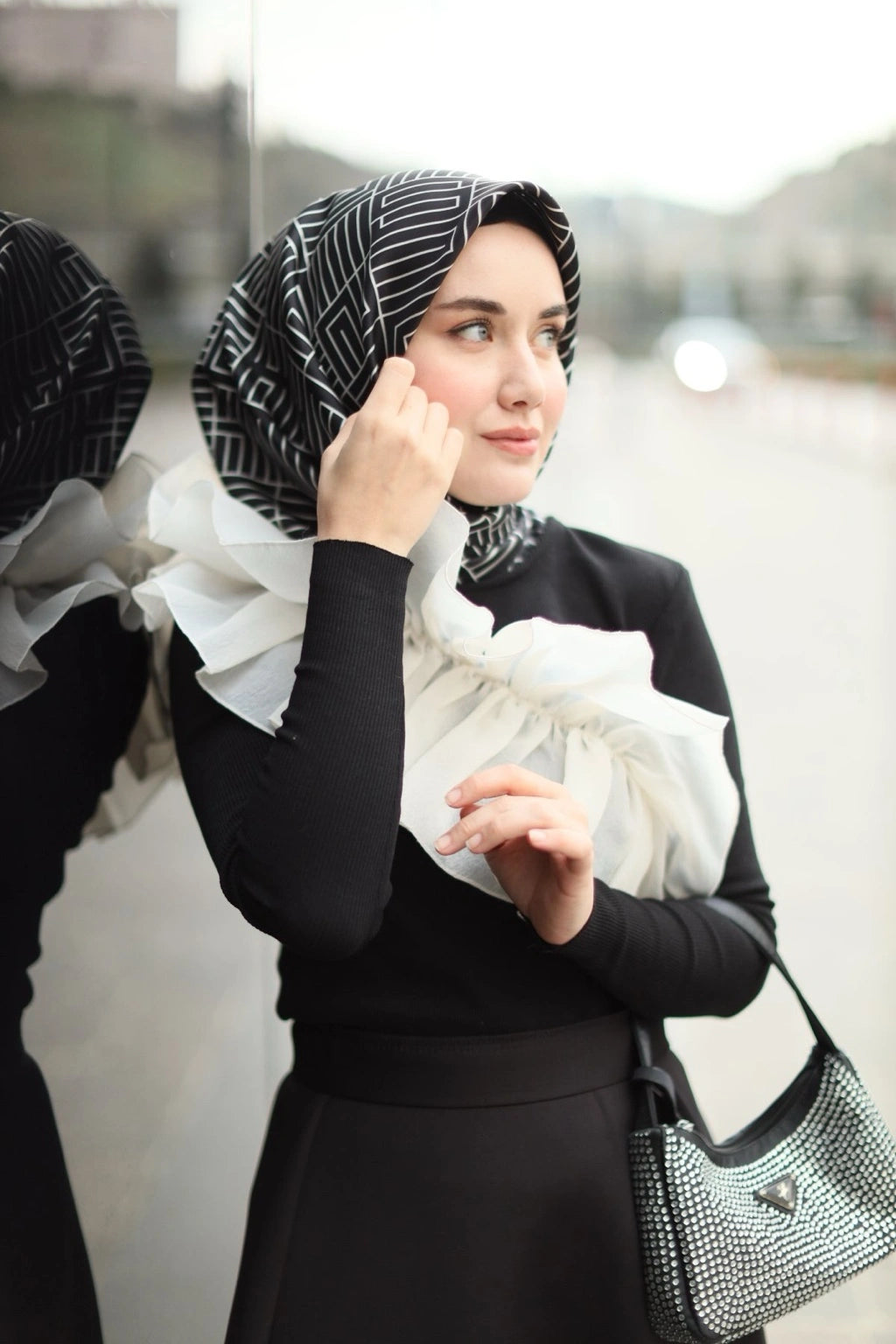 Silkhome Siyah Beyaz Çizgili Twill İpek Eşarp 11390-01