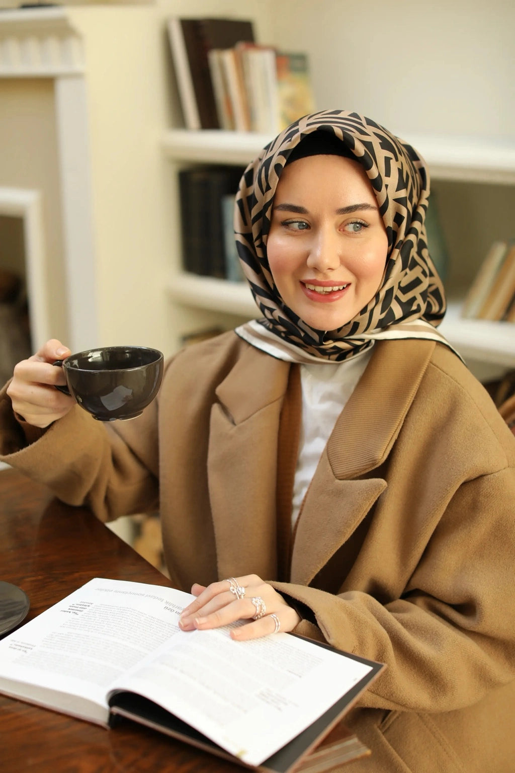 Silkhome Siyah Kahve Geometrik Desenli Tivil İpek Eşarp 11391-13