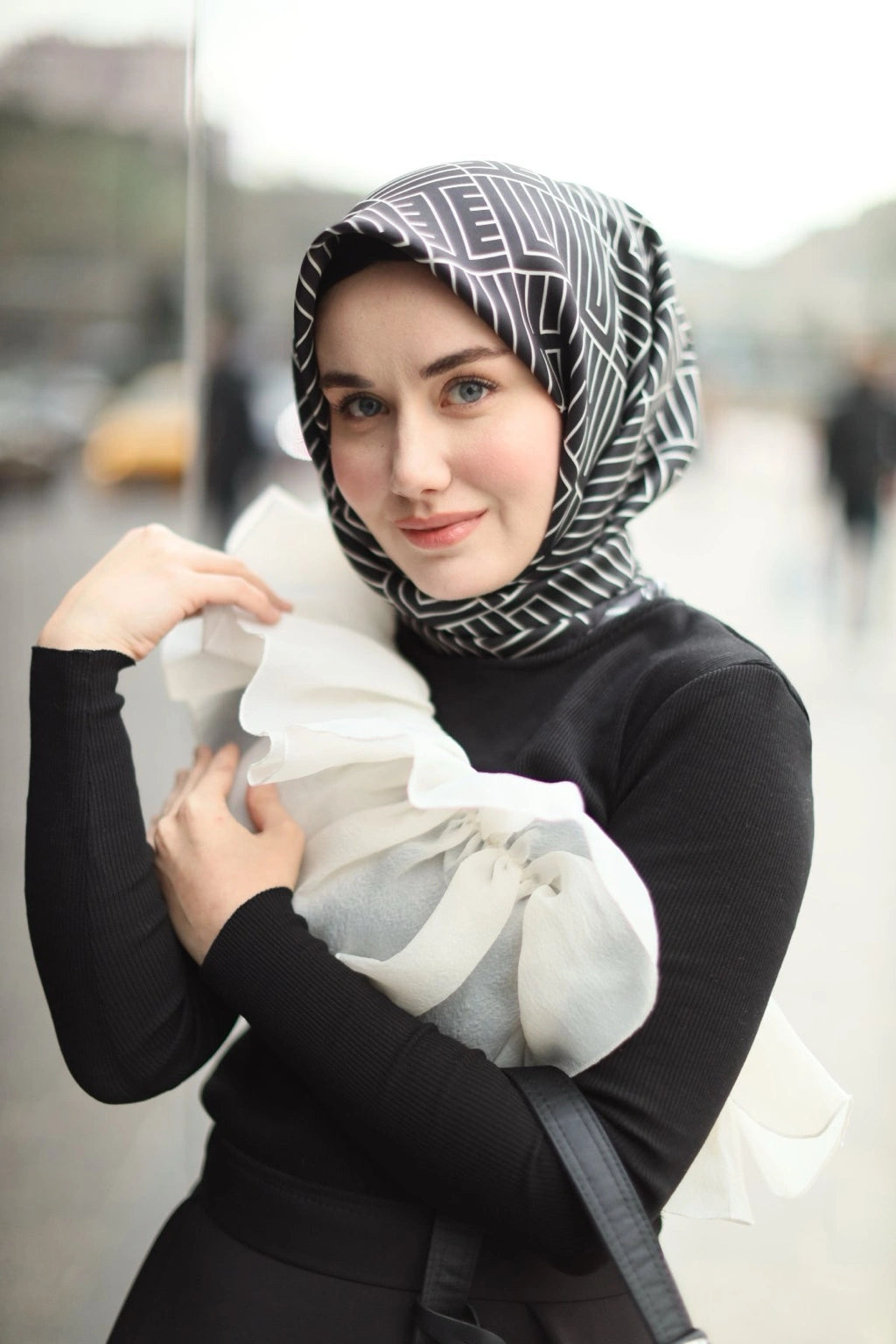 Silkhome Siyah Beyaz Çizgili Twill İpek Eşarp 11390-01